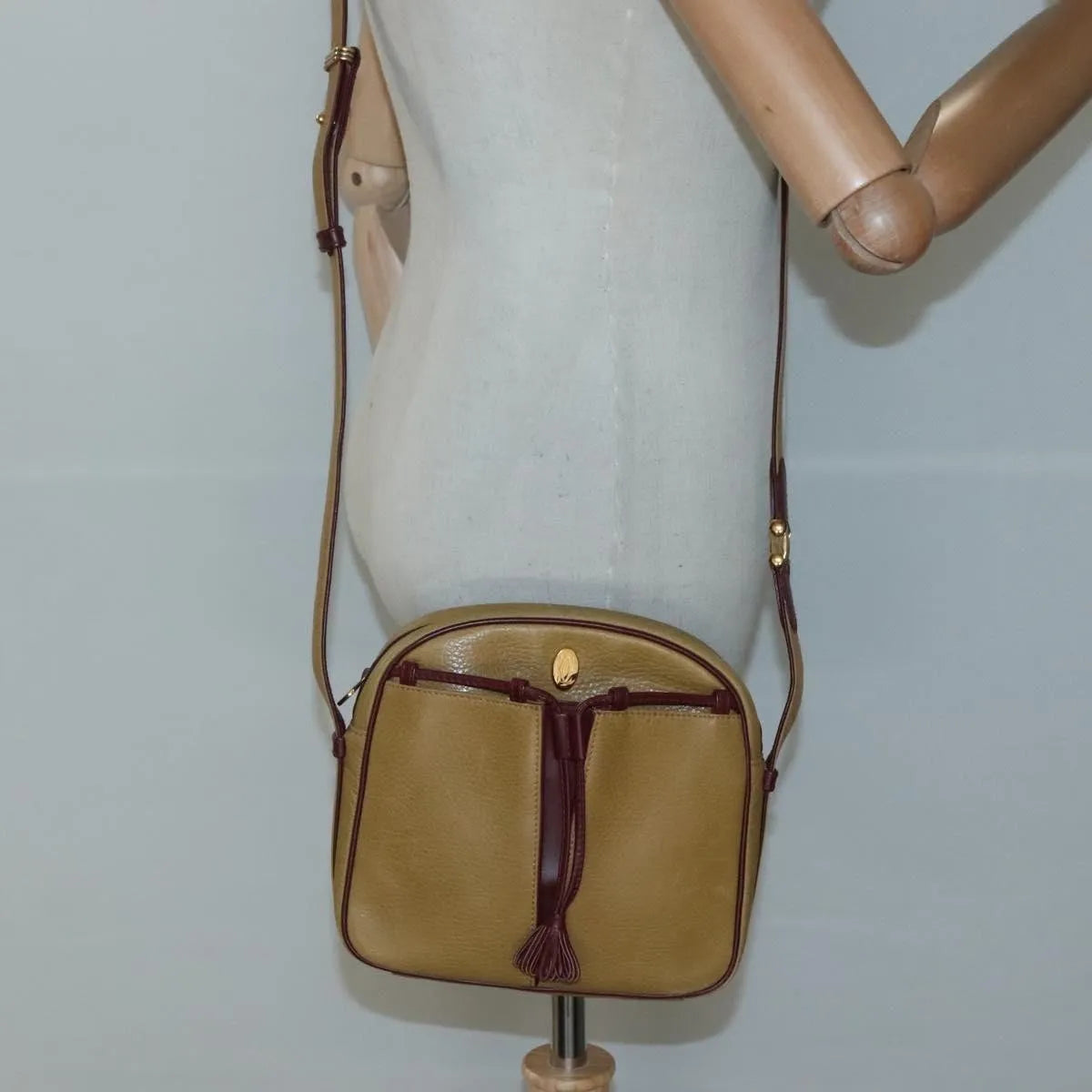 Cartier Tasseled Must De Cartier Leather Yellow Leather Shoulder Bag Bag (Pre-Owned)
