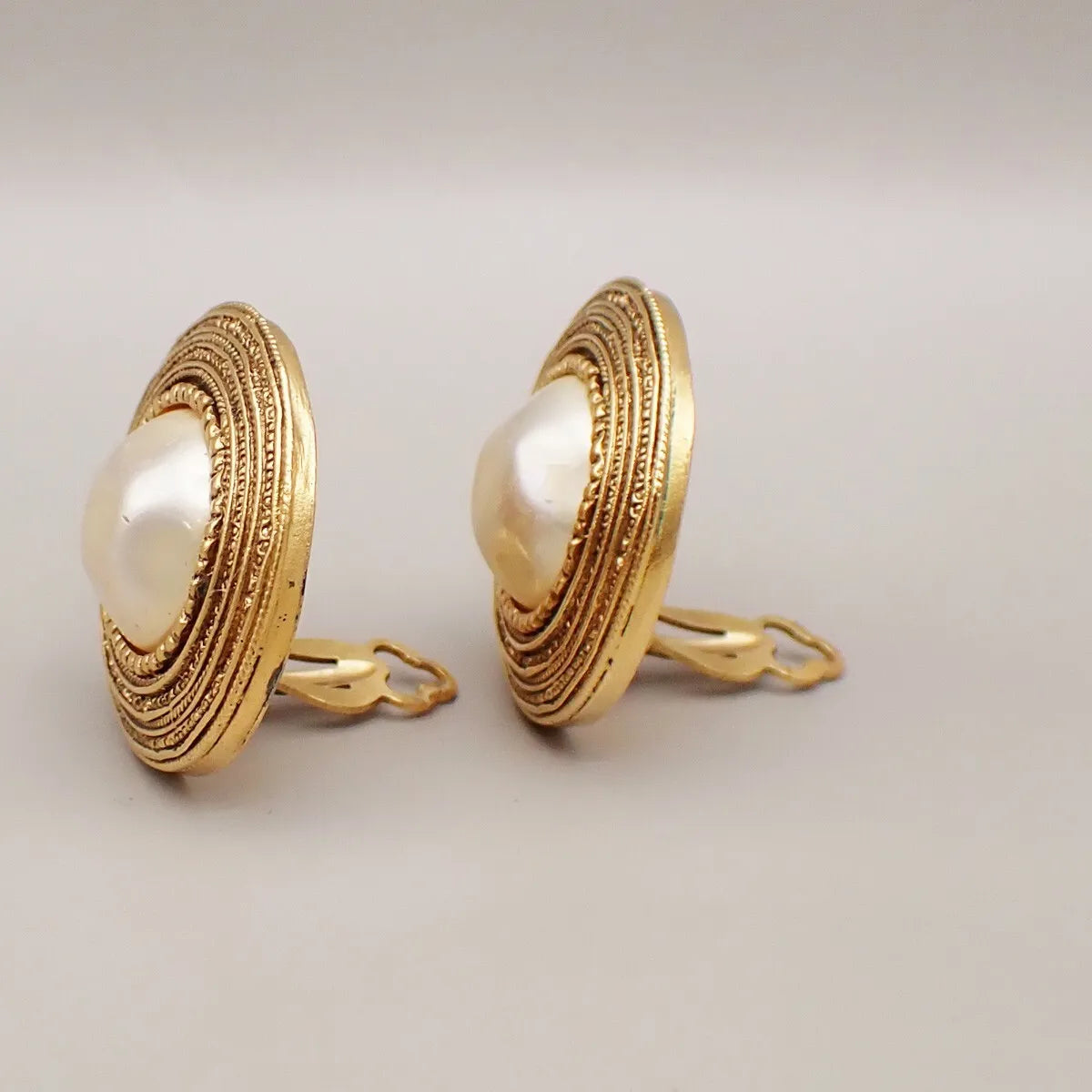 Chanel Vintage Round Clip-On Metal With Faux Pearl Gold Gold_Plated Earrings Jewelry (Pre-Owned)