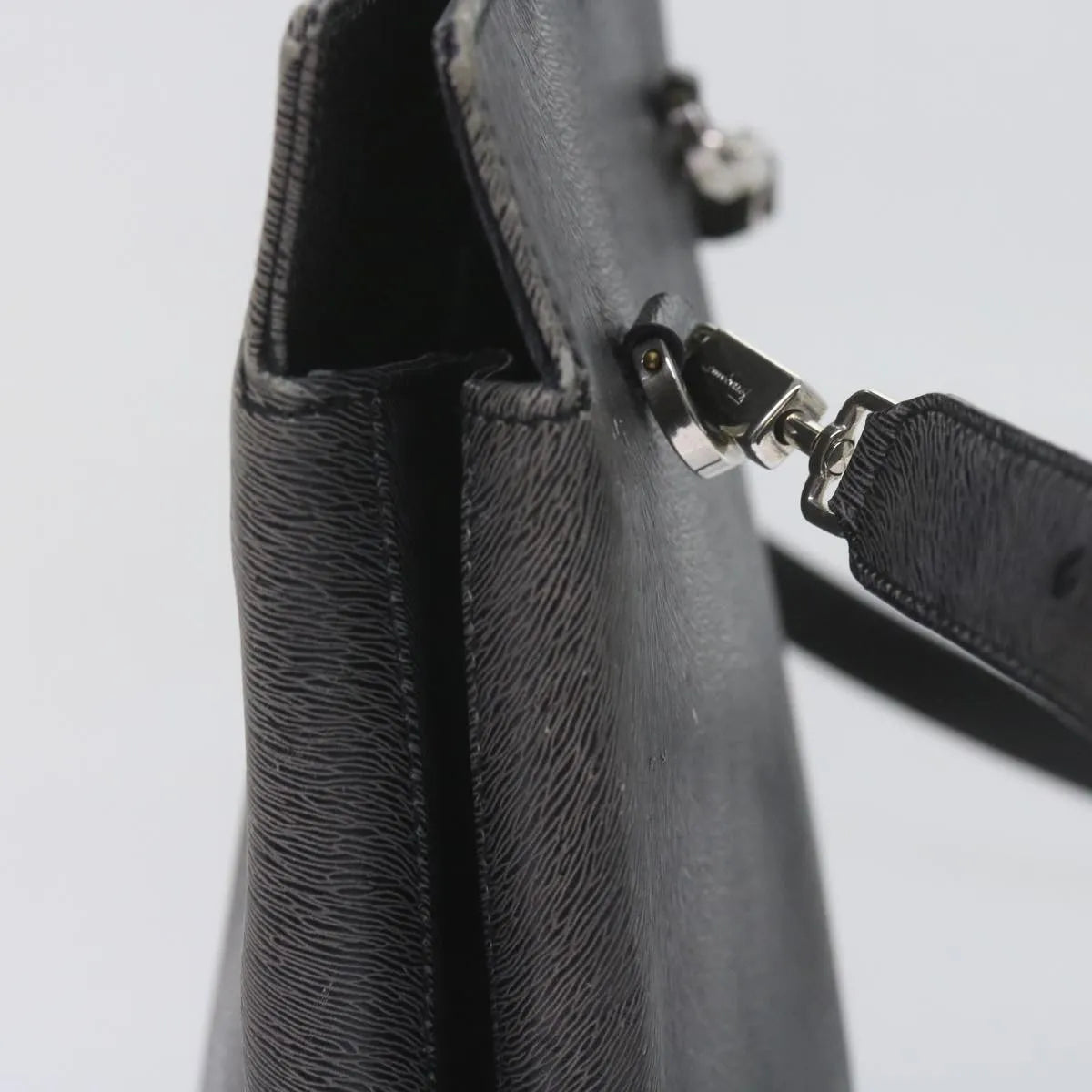 Salvatore Ferragamo Gancini Leather Gray Leather Handbag (Pre-Owned)