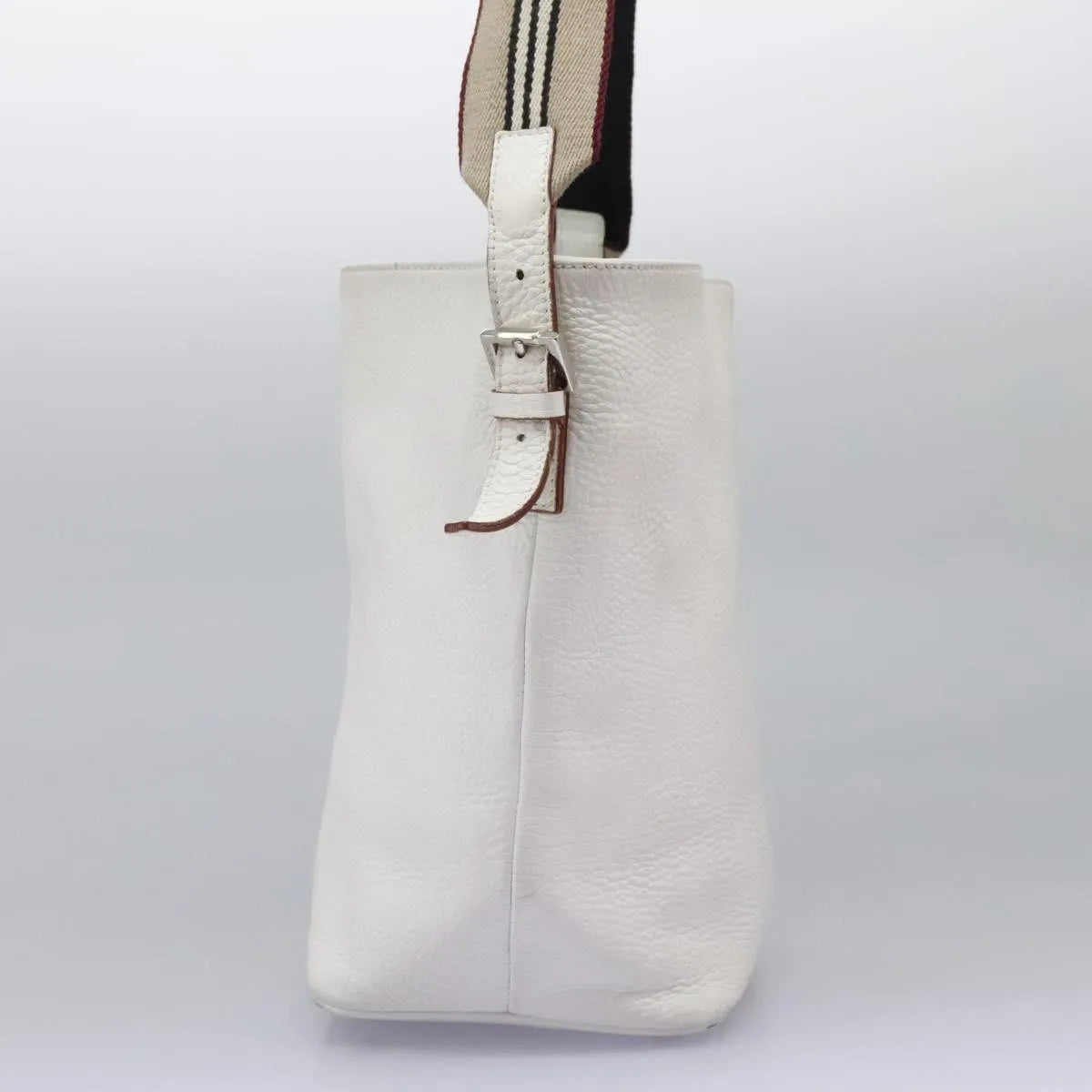 Burberry Vintage Leather White Leather Shoulder Bag Bag (Pre-Owned)