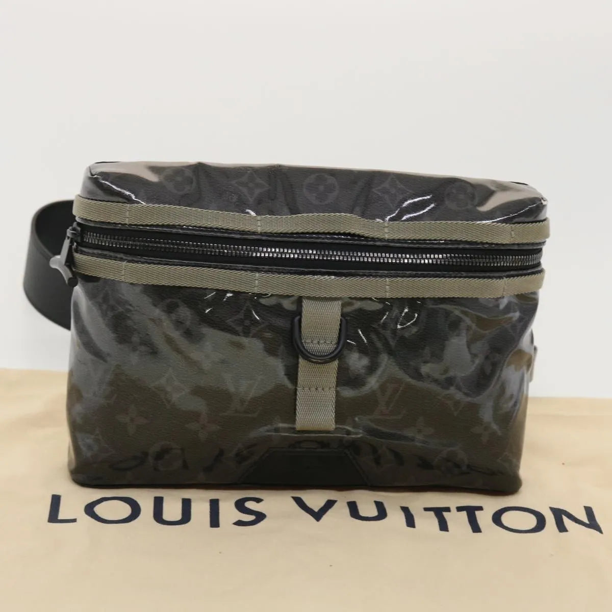 Louis Vuitton Messenger Limited Edition Monogram Eclipse Glaze Canvas Black Canvas Shoulder Bag Bag (Pre-Owned)