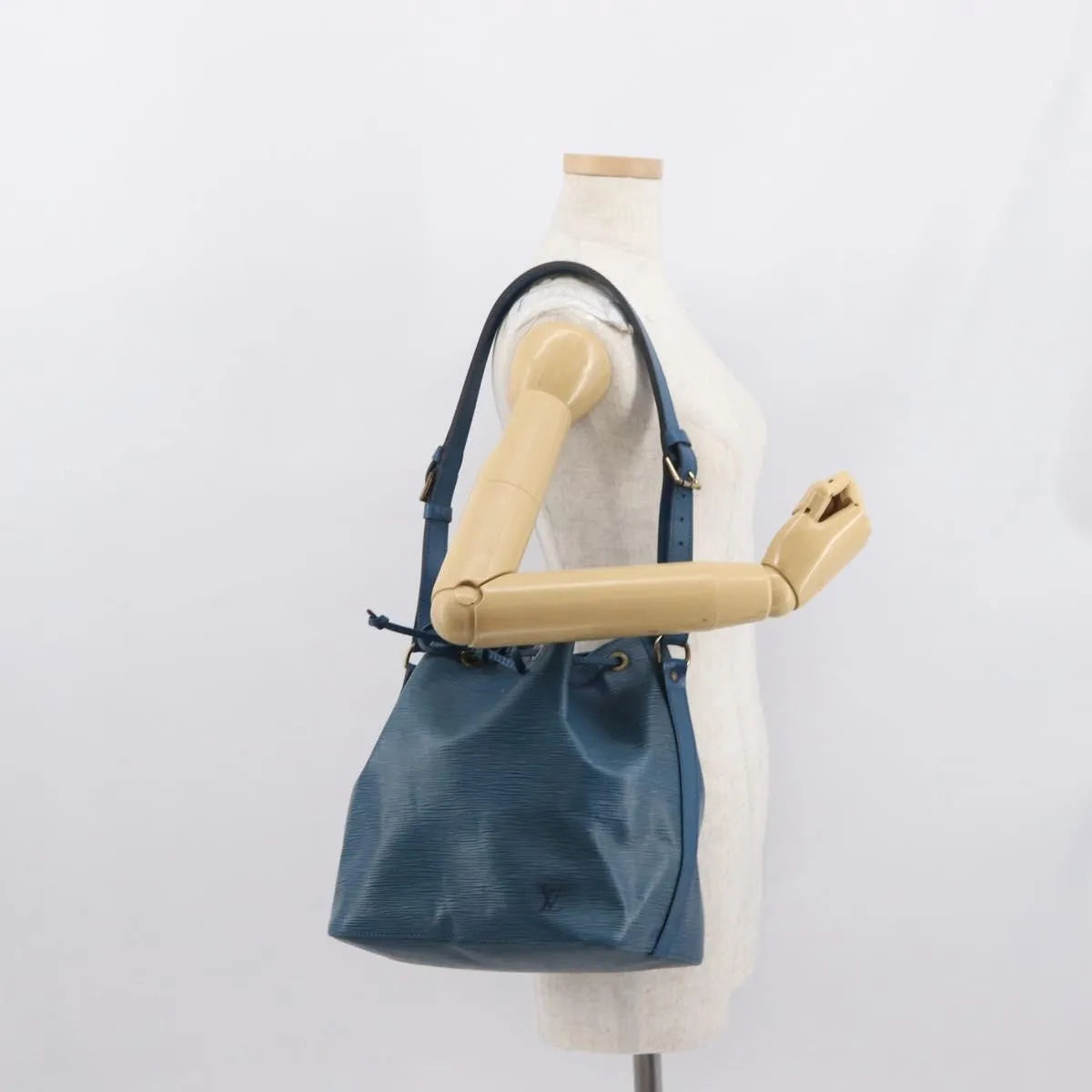 Louis Vuitton Petit Noe Epi Leather Blue Leather Shoulder Bag Bag (Pre-Owned)