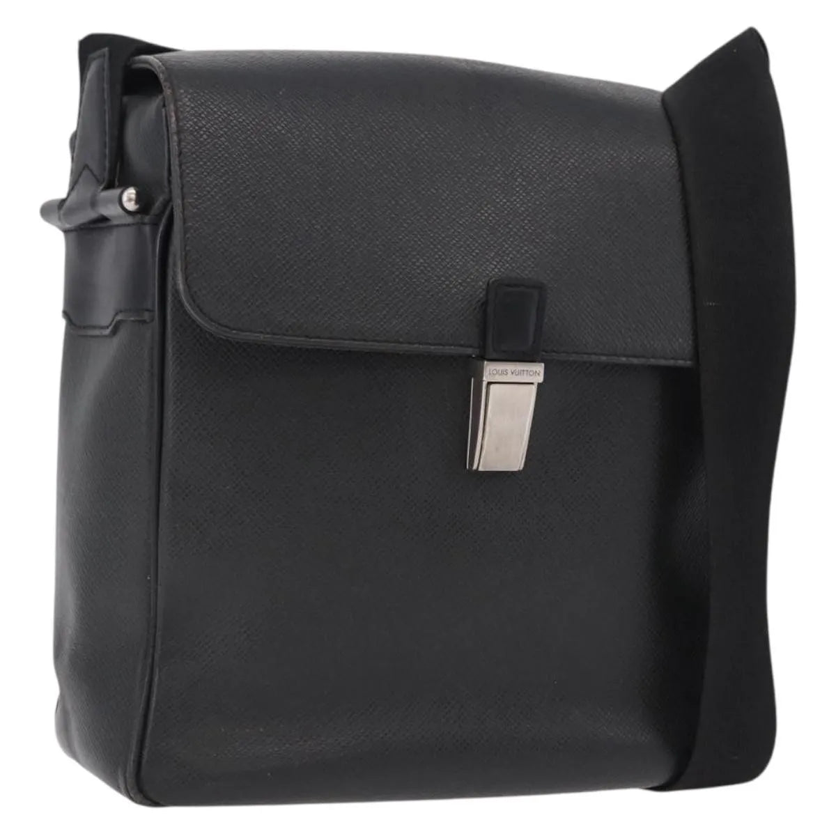 Louis Vuitton Yaranga Messenger Taiga Leather Black Leather Shoulder Bag Bag (Pre-Owned)