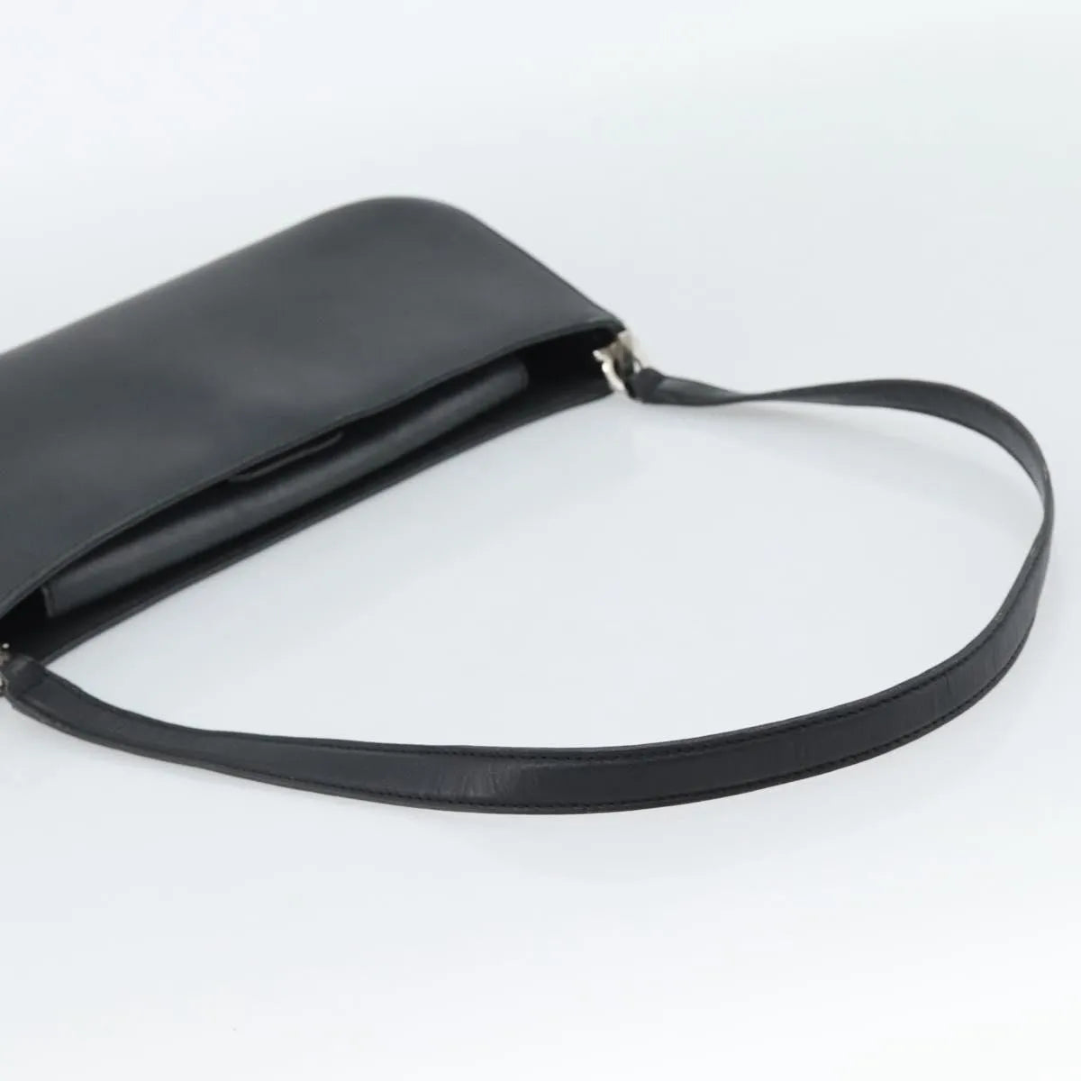 Salvatore Ferragamo Gancini Leather Black Leather Shoulder Bag Bag (Pre-Owned)
