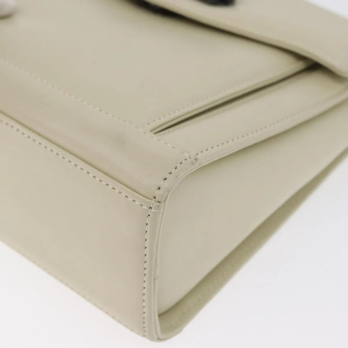 Givenchy Vintage Leather Beige Leather Handbag (Pre-Owned)
