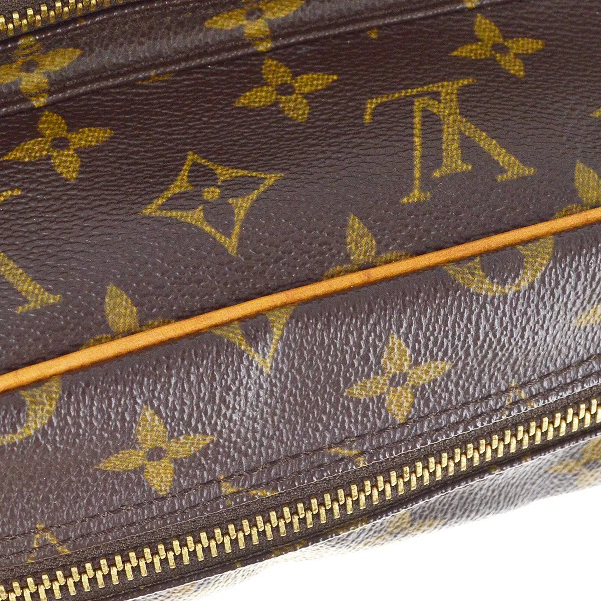 Louis Vuitton Nil Messenger Monogram Canvas Brown Canvas Shoulder Bag Bag (Pre-Owned)