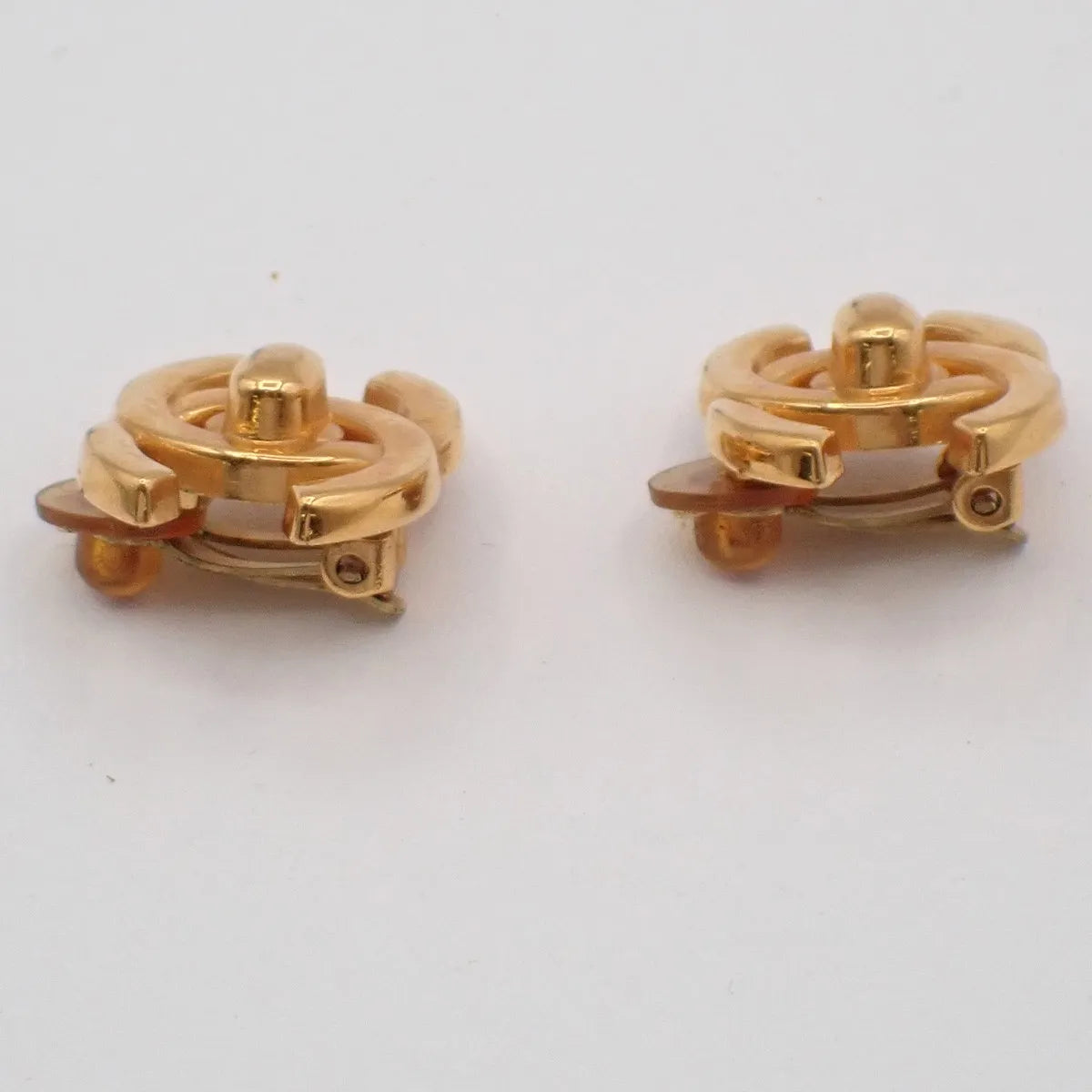 Chanel Cc Button Clip-On Metal Gold Gold_Plated Earrings Jewelry (Pre-Owned)