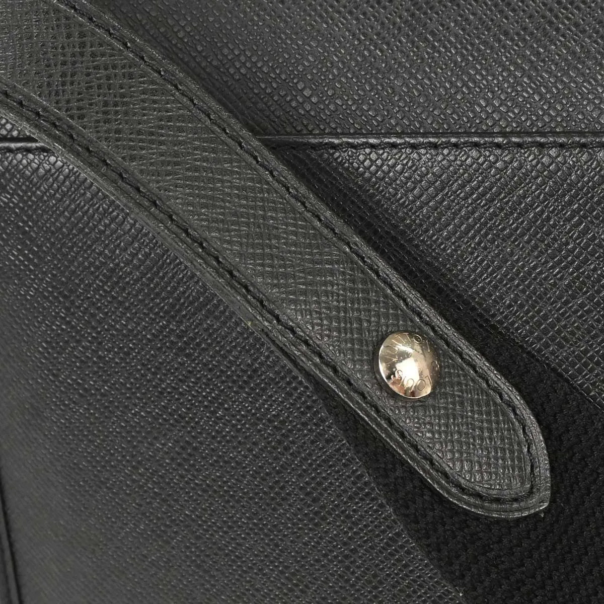 Louis Vuitton Andrei Messenger Taiga Leather Black Leather Shoulder Bag Bag (Pre-Owned)