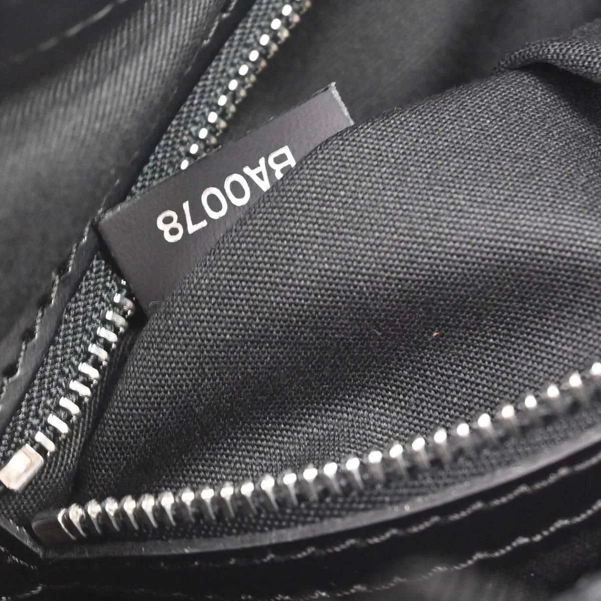 Louis Vuitton Montaigne Sac Epi Leather Black Leather Handbag (Pre-Owned)