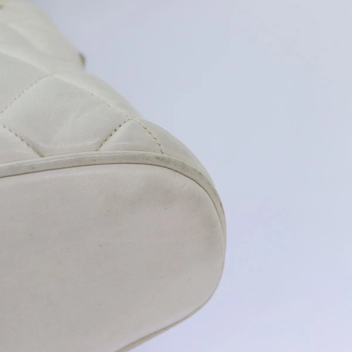 Chanel Vintage Zip Chain Quilted Caviar White Leather Shoulder Bag Bag (Pre-Owned)
