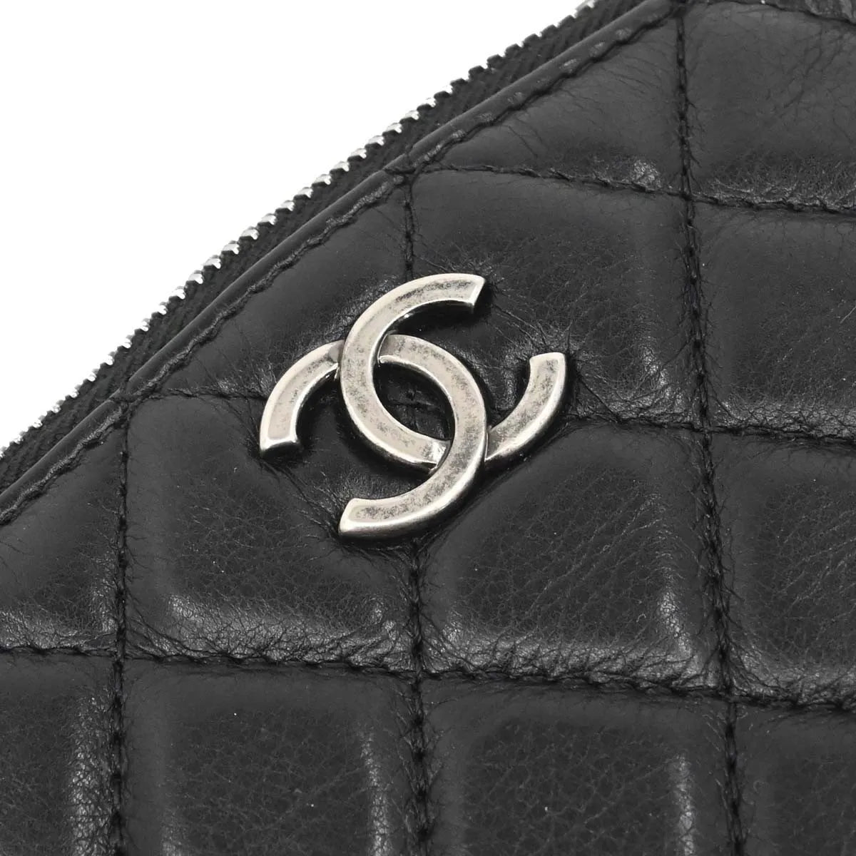 Chanel Bum Leather Black Leather Handbag (Pre-Owned)