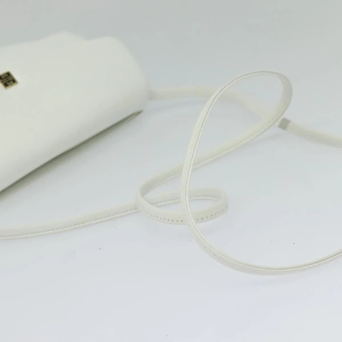Givenchy Vintage 4G Leather White Leather Shoulder Bag Bag (Pre-Owned)