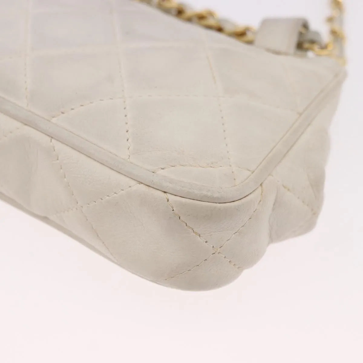 Chanel Vintage Diamond Cc Tassel Quilted Lambskin White Leather Shoulder Bag Bag (Pre-Owned)