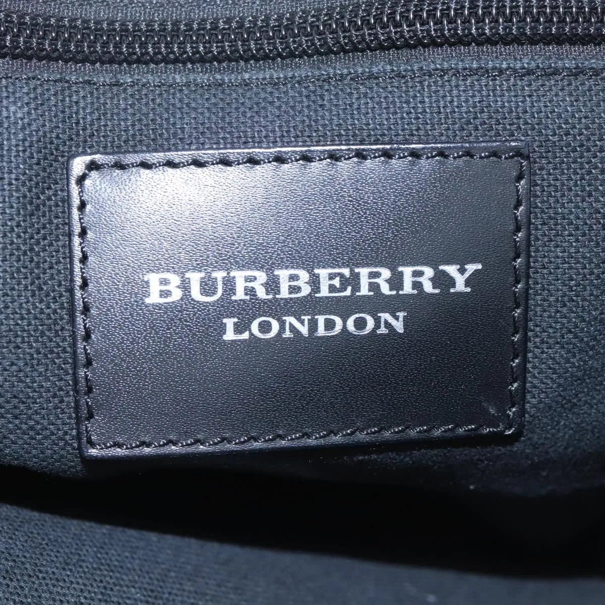 Burberry Vintage Leather White Leather Shoulder Bag Bag (Pre-Owned)