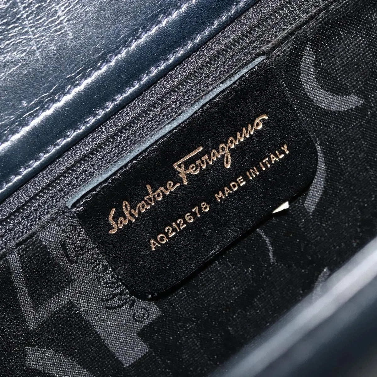 Salvatore Ferragamo Gancini Leather Navy Leather Handbag (Pre-Owned)