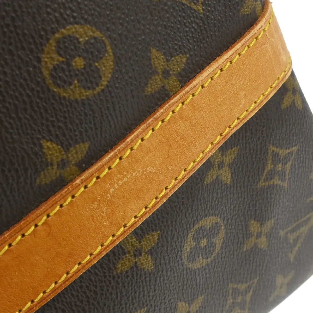 Louis Vuitton Keepall Bandouliere Bag Monogram Canvas Brown Canvas Travel Bag Bag (Pre-Owned)