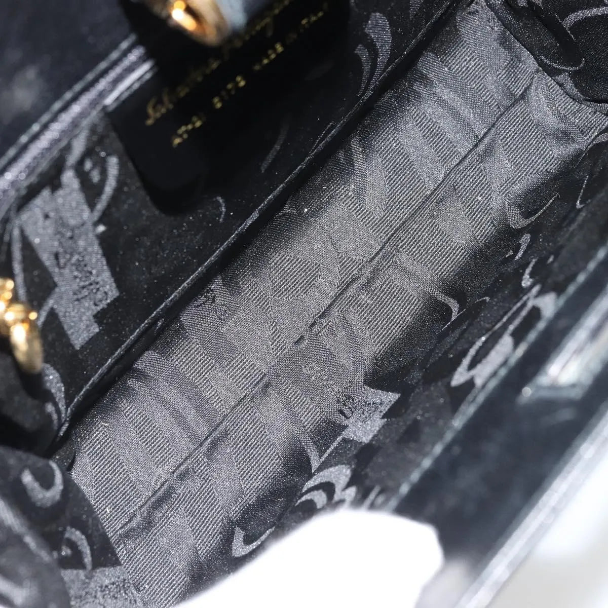 Salvatore Ferragamo Vintage Chain Leather Black Leather Shoulder Bag Bag (Pre-Owned)