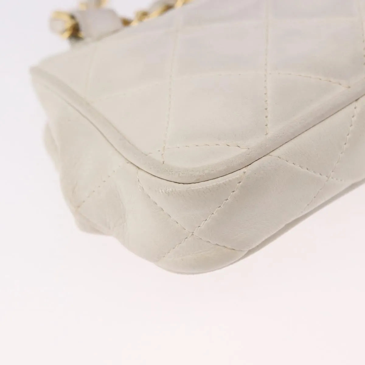 Chanel Vintage Diamond Cc Tassel Quilted Lambskin White Leather Shoulder Bag Bag (Pre-Owned)