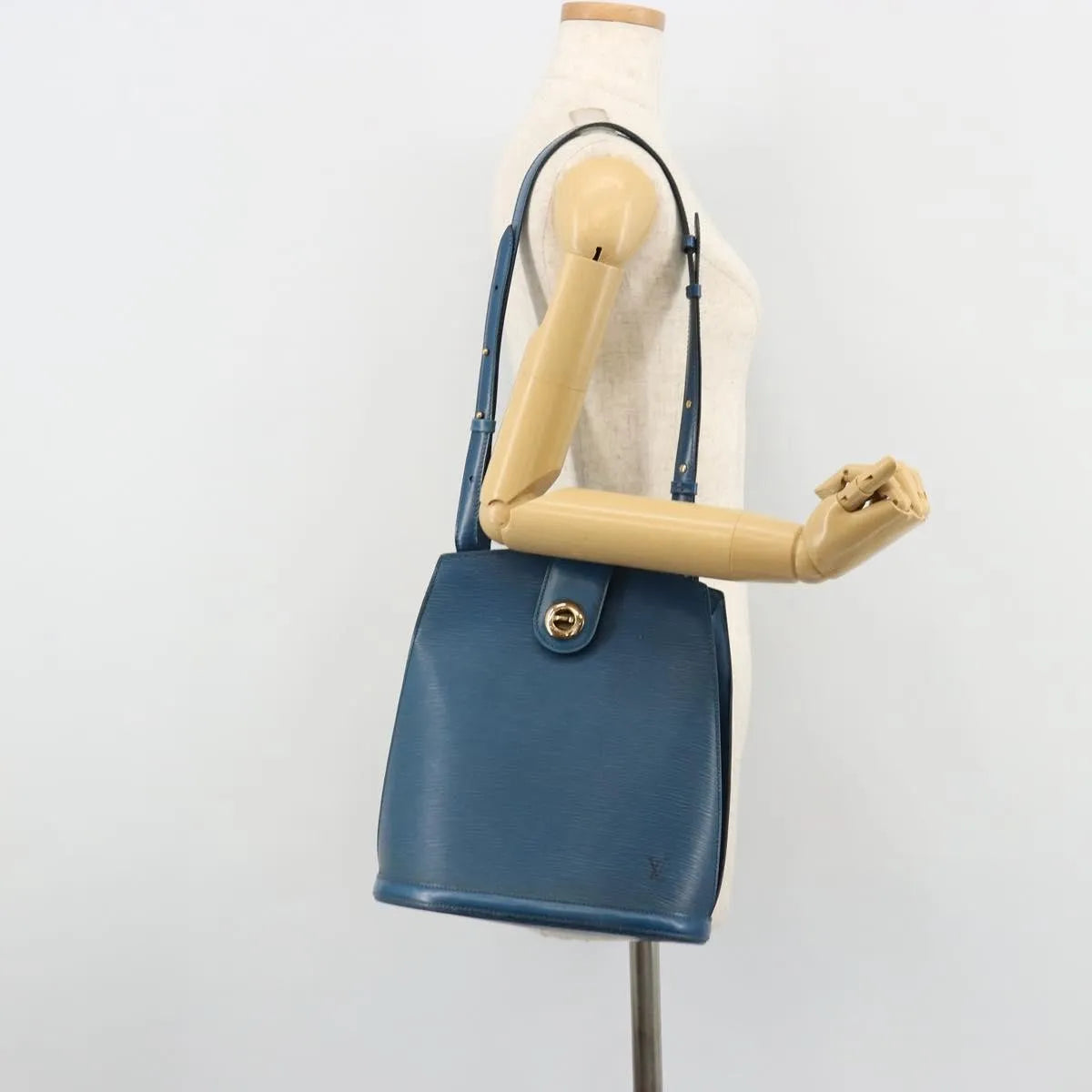 Louis Vuitton Cluny Epi Leather Blue Leather Shoulder Bag Bag (Pre-Owned)