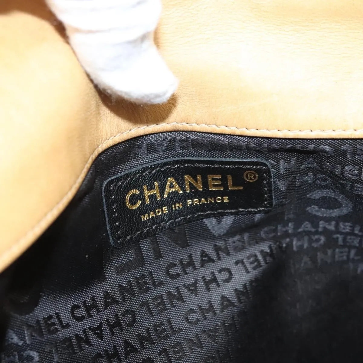Chanel Chocolate Bar Handbag Lambskin Beige Leather Handbag (Pre-Owned)
