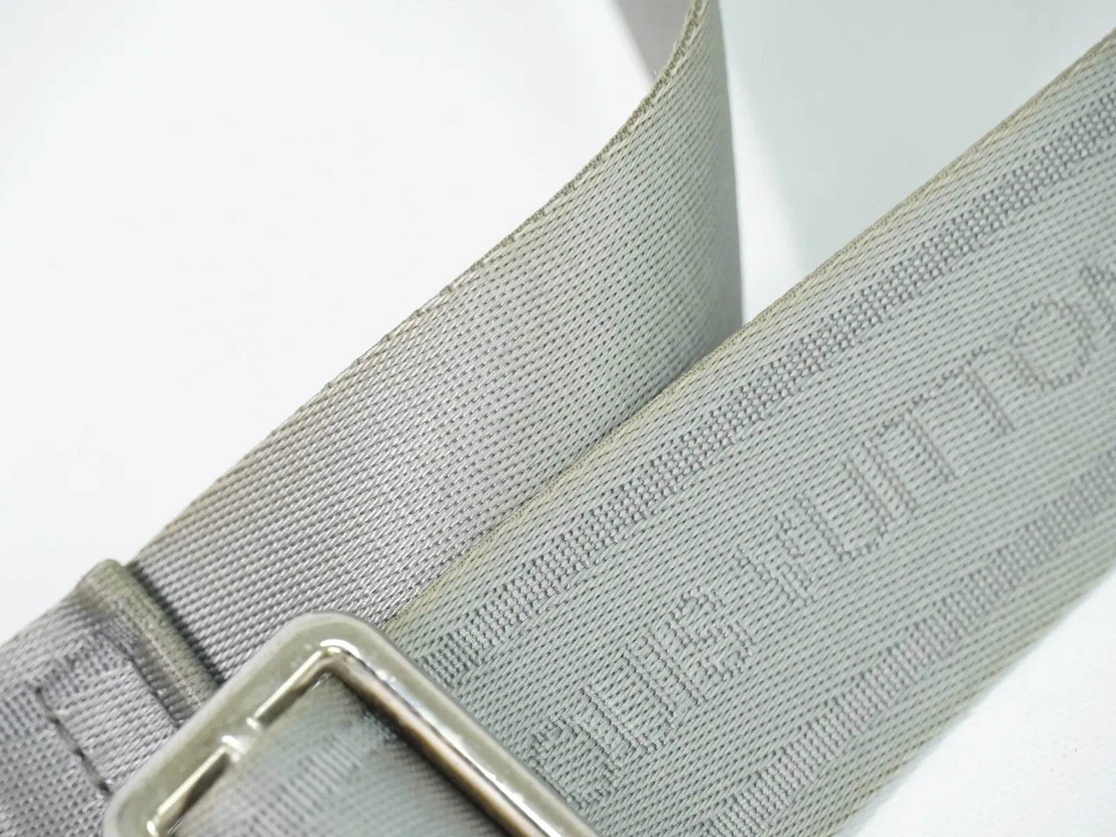 Louis Vuitton Roman Taiga Leather Gray Leather Shoulder Bag Bag (Pre-Owned)