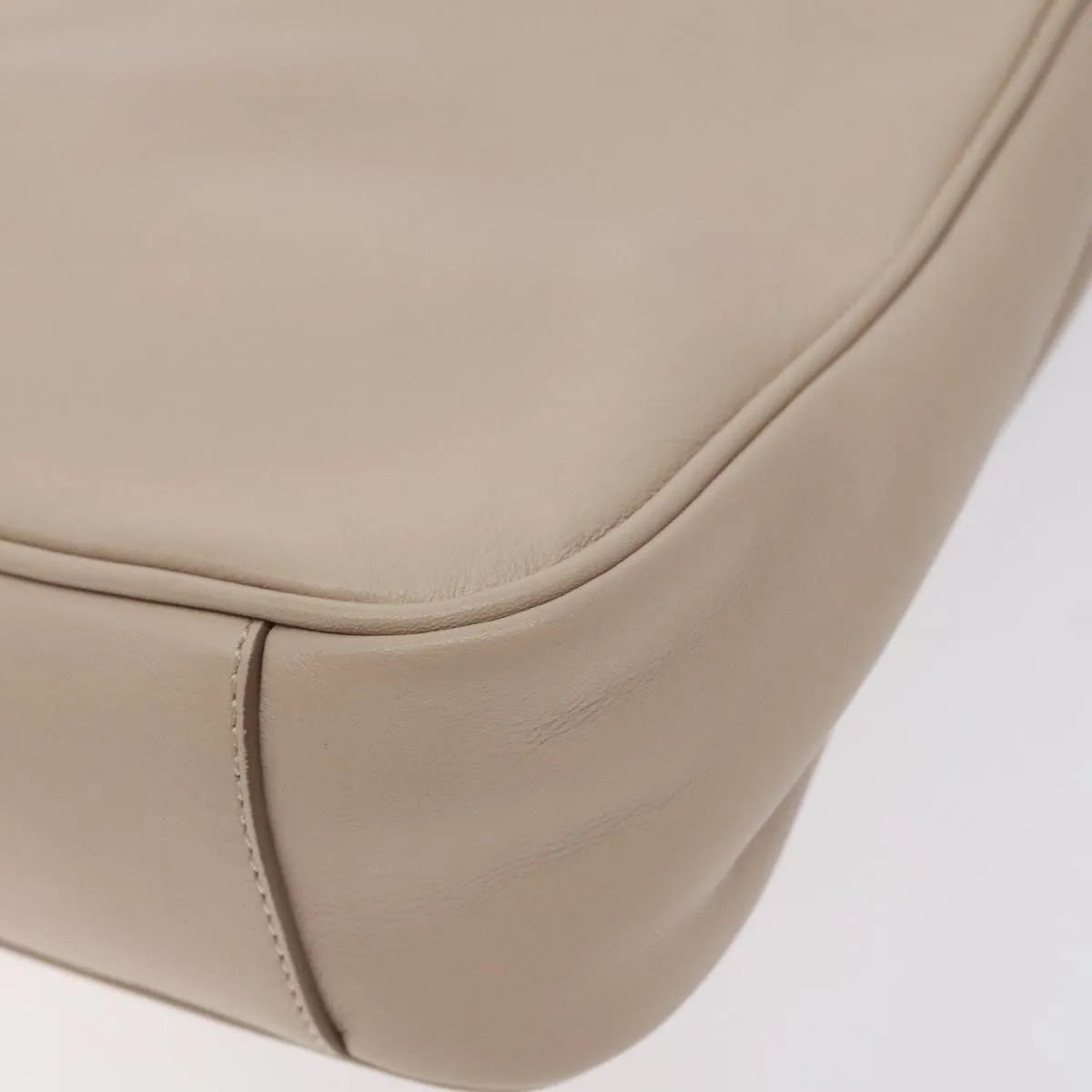 Salvatore Ferragamo Gancini Chain Leather Beige Leather Shoulder Bag Bag (Pre-Owned)