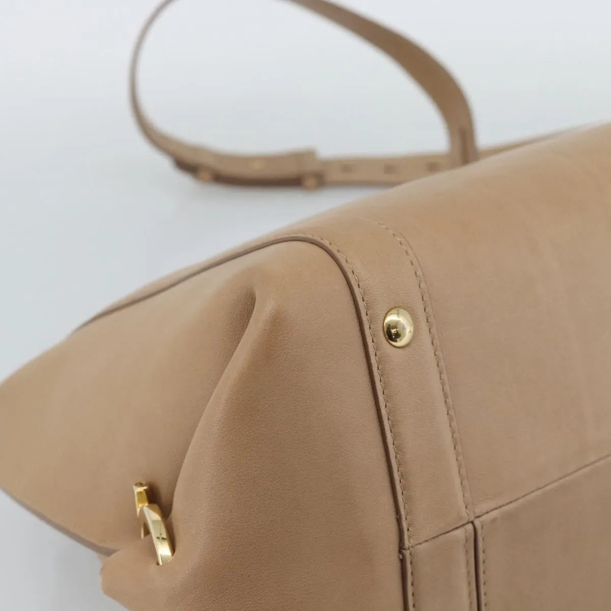Salvatore Ferragamo Sofia Rainbow Saddle Leather Beige Leather Handbag (Pre-Owned)