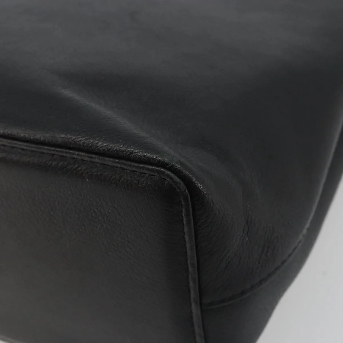 Burberry Vintage Leather Black Leather Handbag (Pre-Owned)