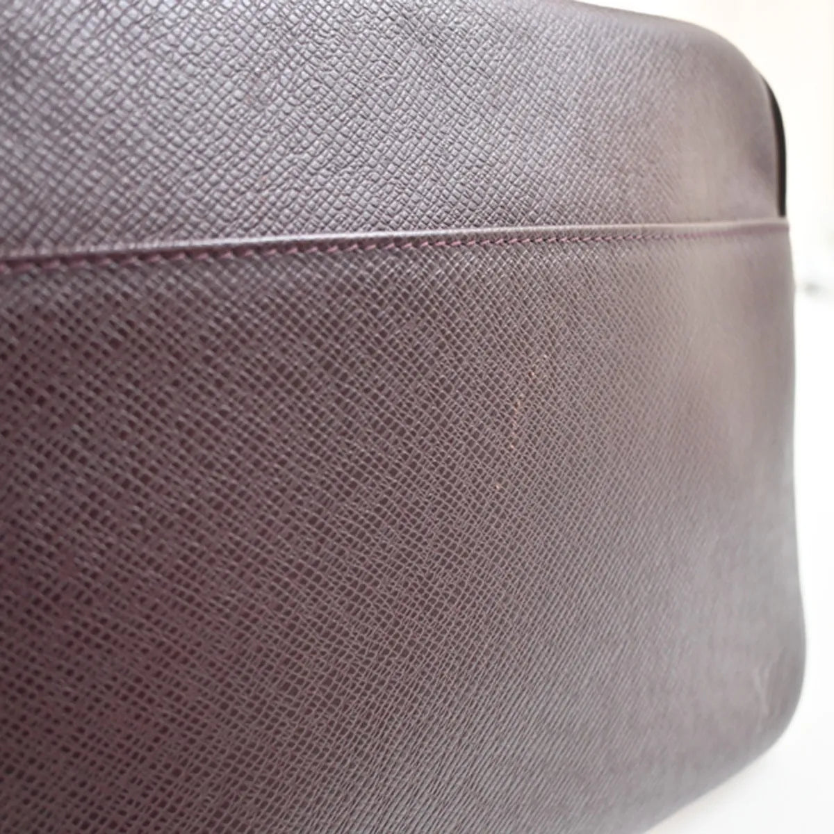 Louis Vuitton Reporter Taiga Leather Brown Leather Shoulder Bag Bag (Pre-Owned)