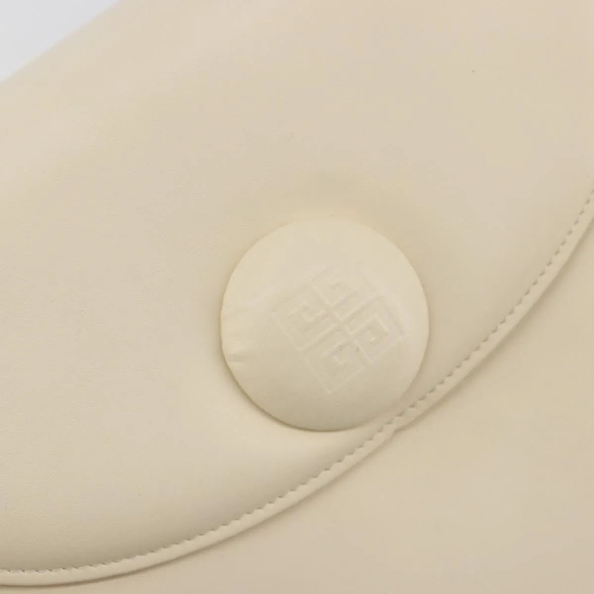 Givenchy Vintage Leather Beige Leather Handbag (Pre-Owned)