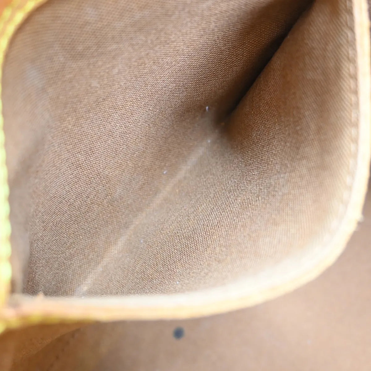 Louis Vuitton Alma Monogram Canvas Brown Canvas Handbag (Pre-Owned)