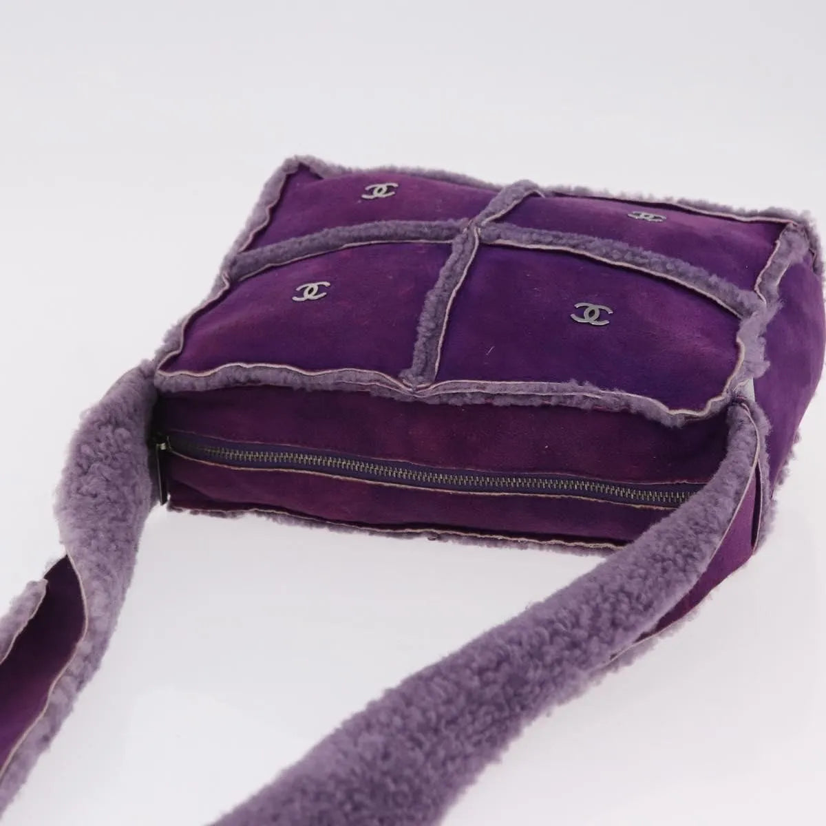 Chanel Cc Logo Shearling And Suede Purple Suede Shoulder Bag Bag (Pre-Owned)