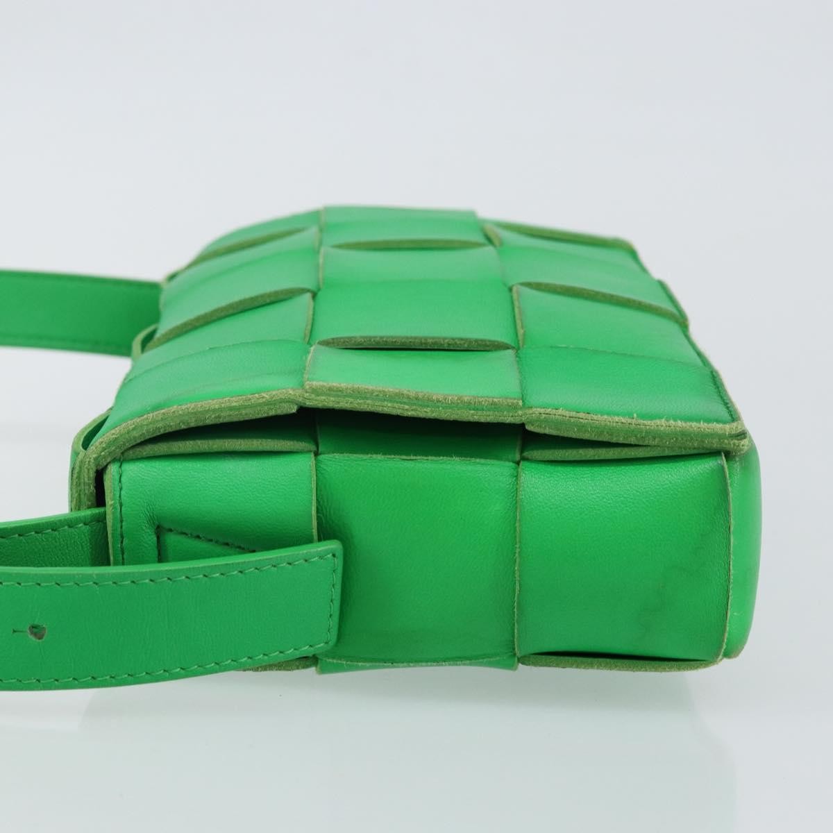 Bottega Veneta Cassette Maxi Intrecciato Leather Green Leather Bag (Pre-Owned)