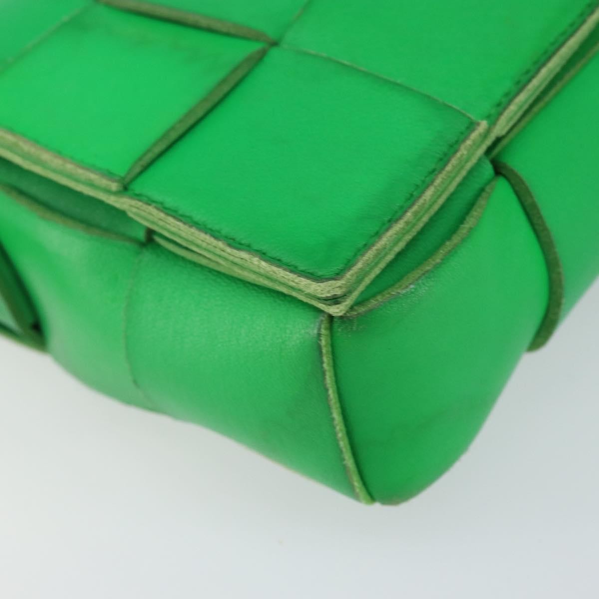 Bottega Veneta Cassette Maxi Intrecciato Leather Green Leather Bag (Pre-Owned)