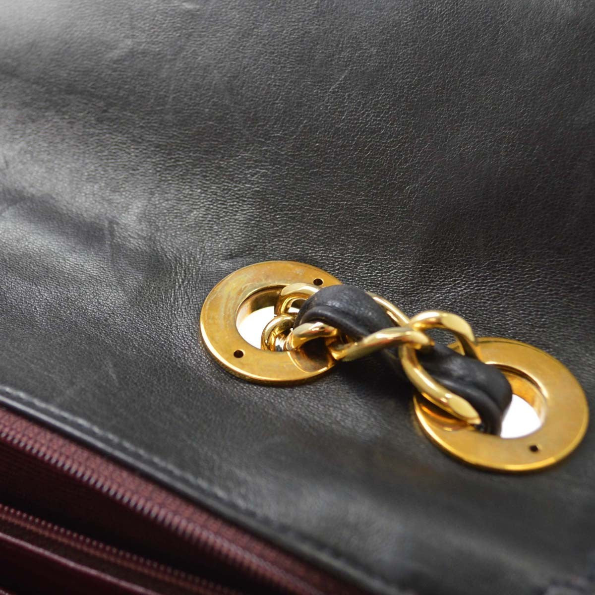 Chanel Vintage Classic Single Flap Vertical Quilt Lambskin Black Leather Handbag (Pre-Owned)