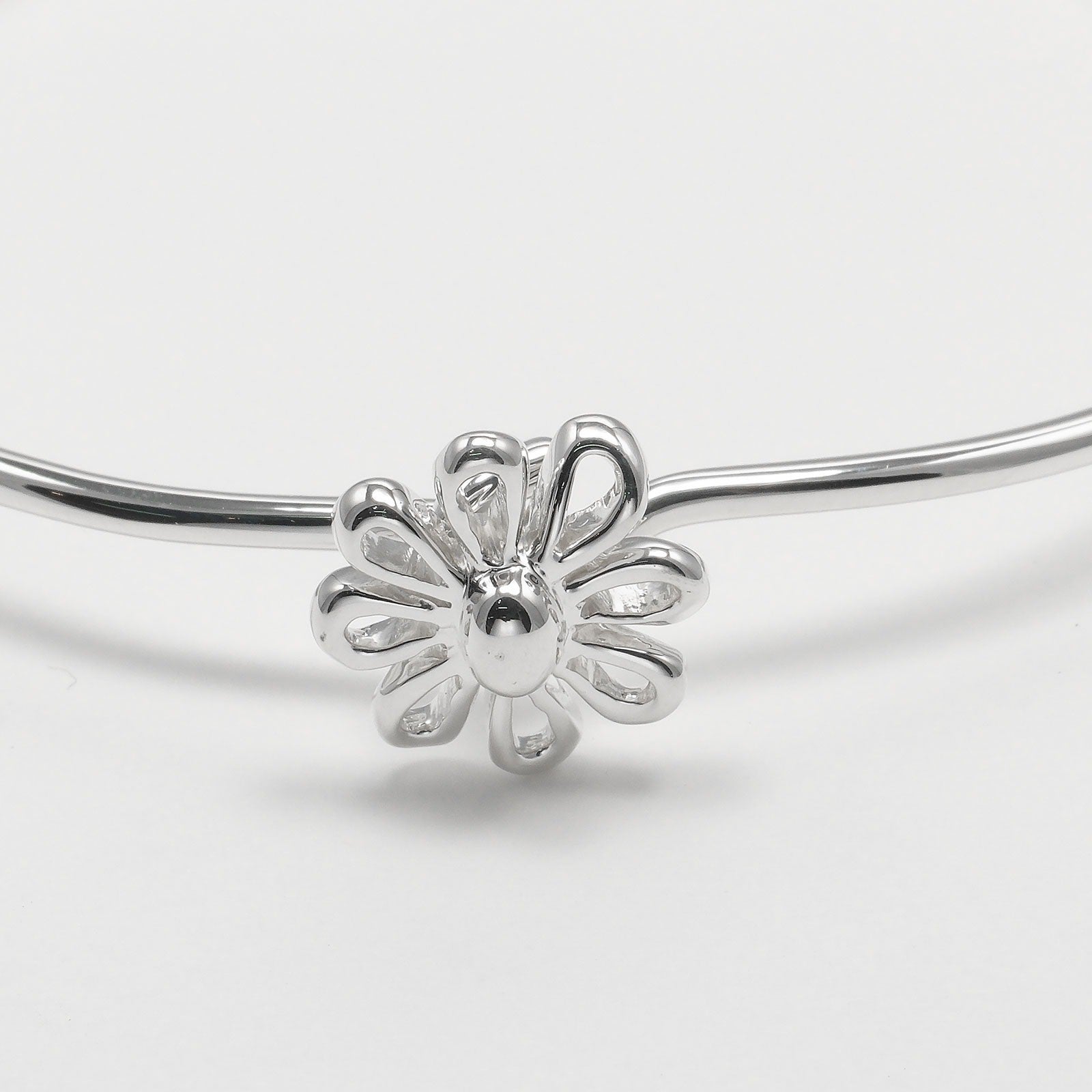 Tiffany & Co. Daisy Bangle Silver 925 Silver Silver Bracelet Jewelry (Pre-Owned)