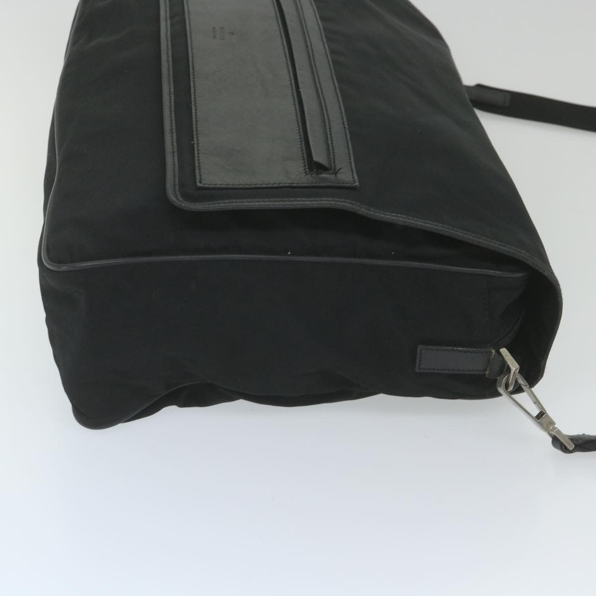 Gucci Vintage Flap Nylon Black Nylon Shoulder Bag Bag (Pre-Owned)