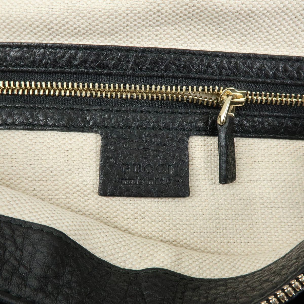 Gucci Soho Messenger Leather Black Leather Handbag (Pre-Owned)