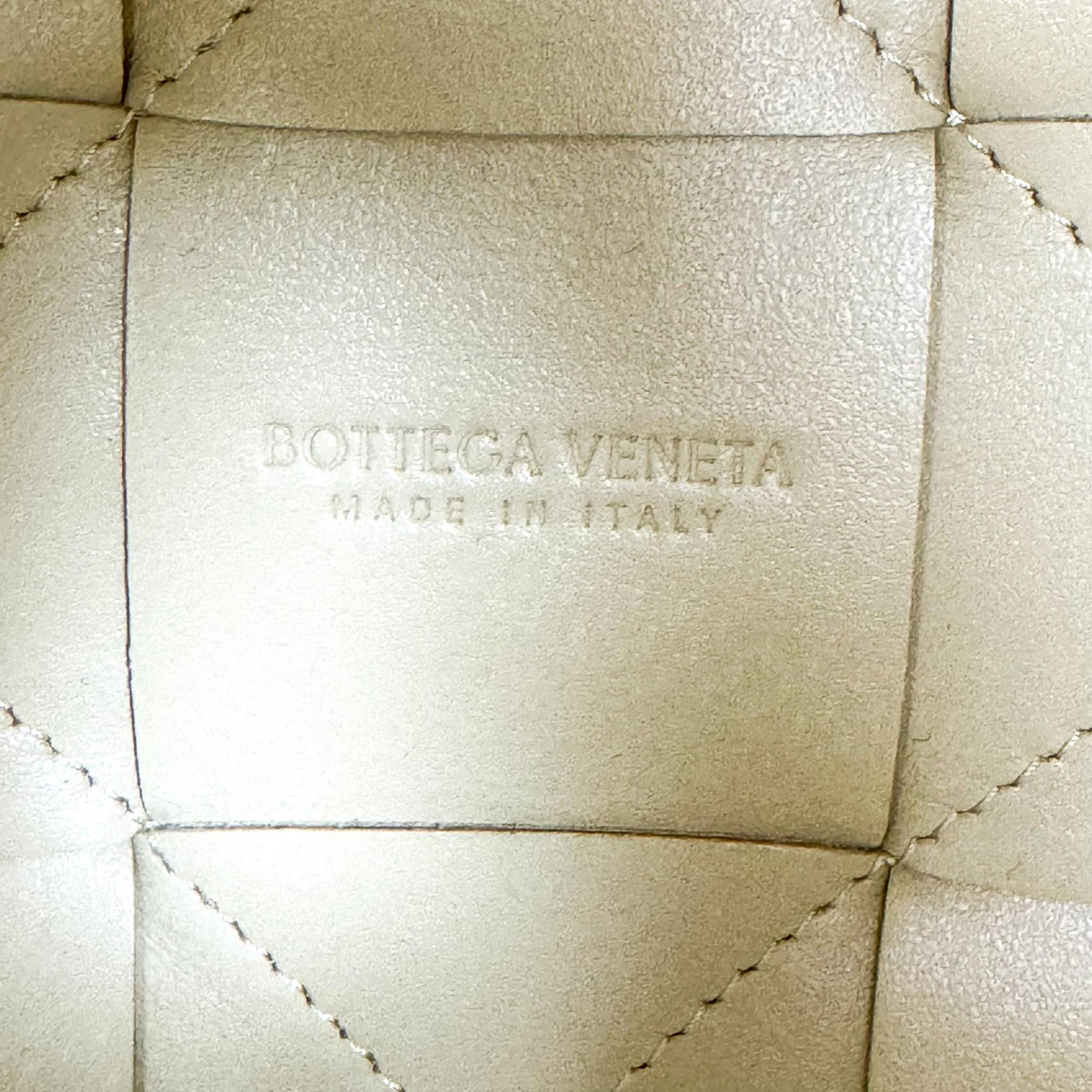 Bottega Veneta Cassette Leather Beige Leather Shoulder Bag Bag (Pre-Owned)