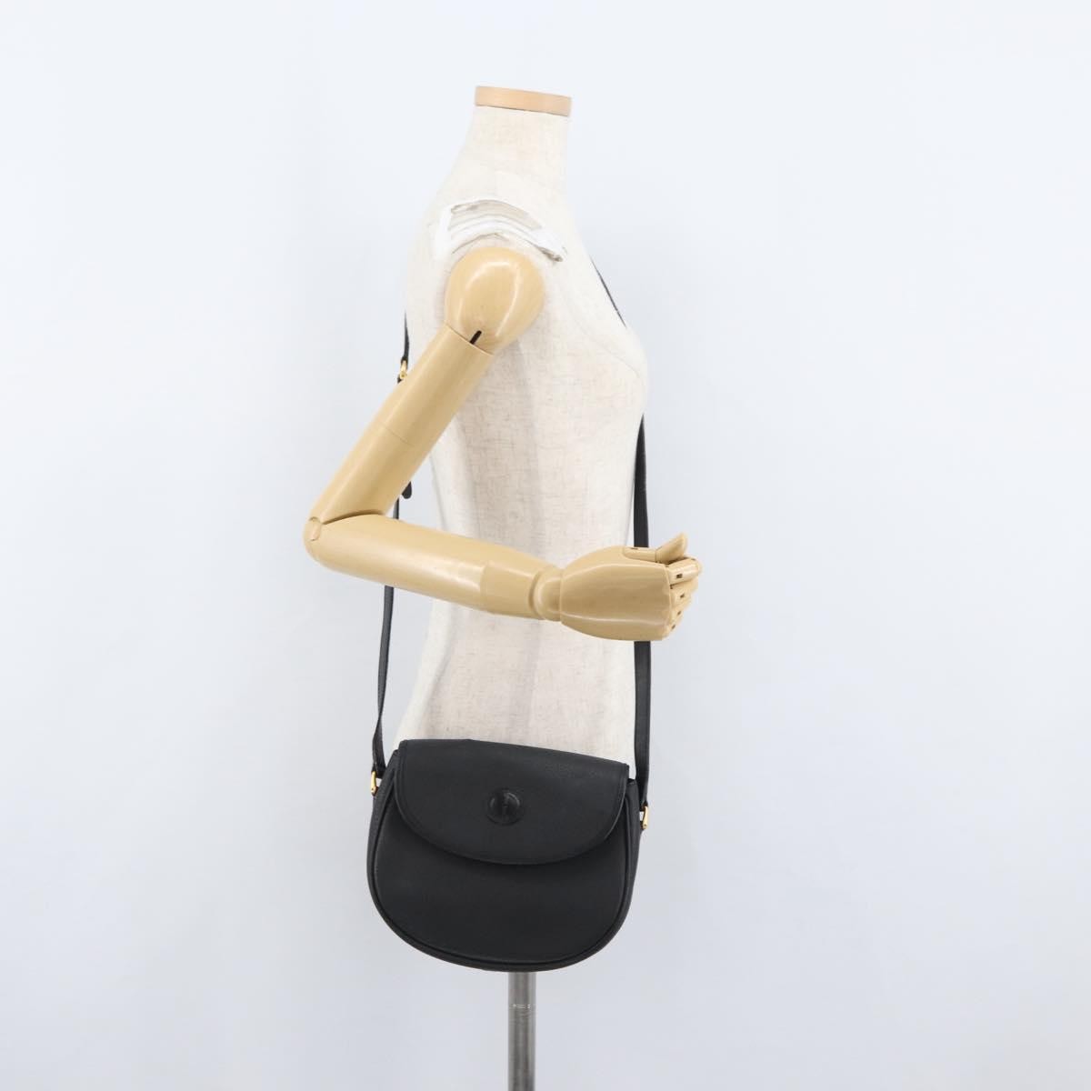 Gucci Vintage Leather Black Leather Shoulder Bag Bag (Pre-Owned)