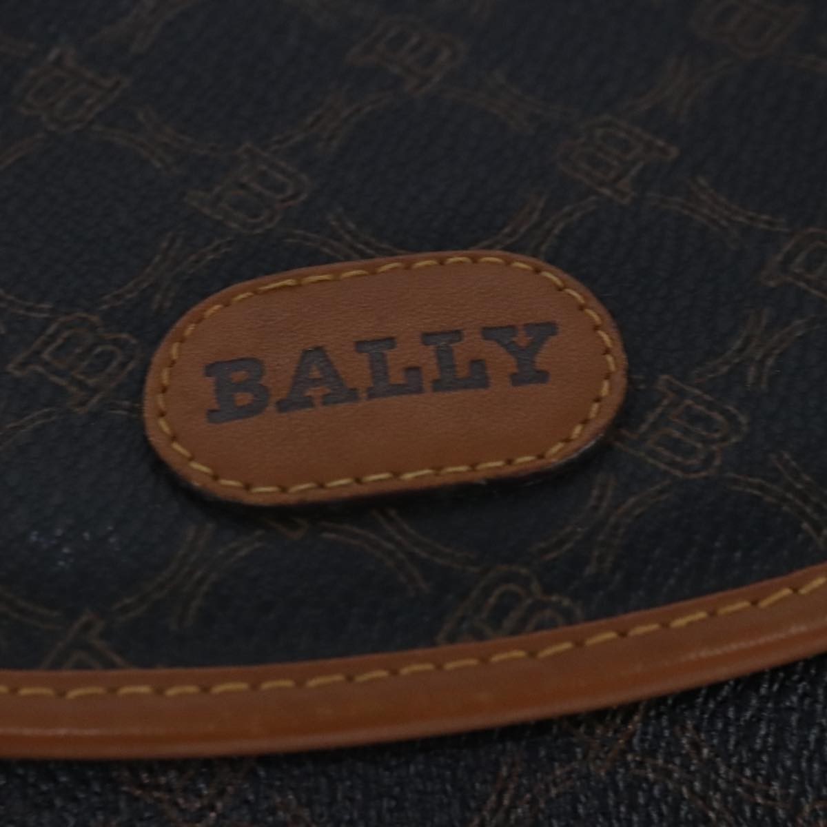 Bally Vintage Leather Black Leather Handbag (Pre-Owned)