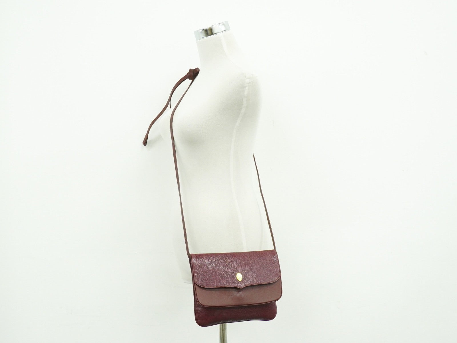 Cartier Must De Cartier Leather Burgundy Leather Shoulder Bag Bag (Pre-Owned)