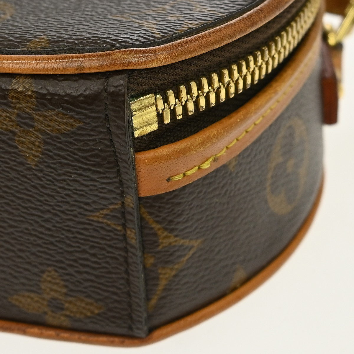 Louis Vuitton Boîte Chapeau Canvas Brown Canvas Clutche & Pouche Bag (Pre-Owned)