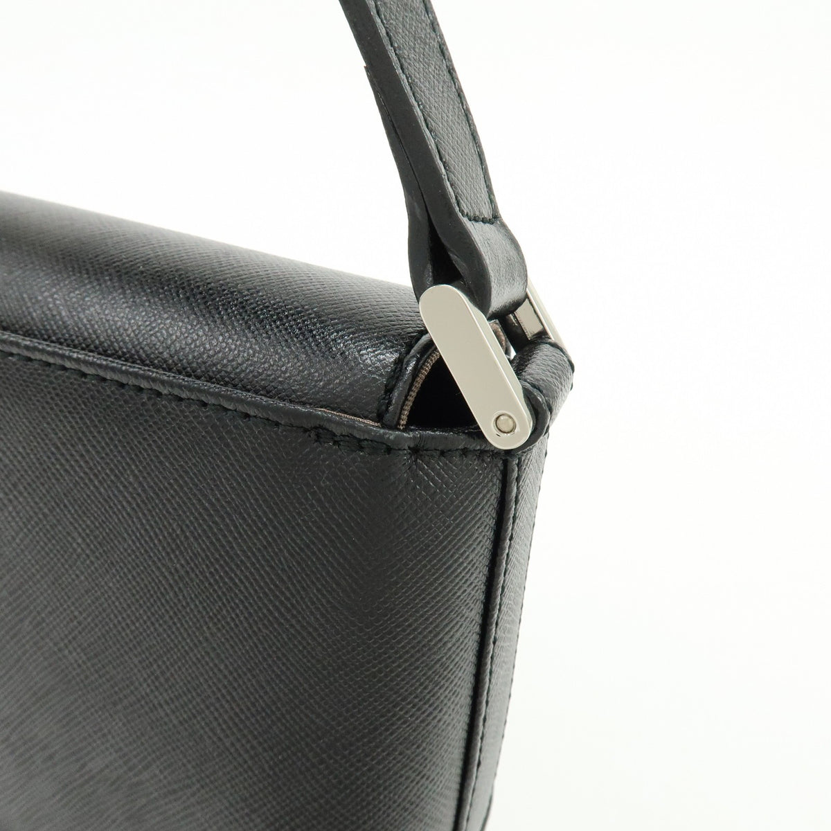Burberry Shoulder Bag Leather Black Leather Shoulder Bag Bag (Pre-Owned)