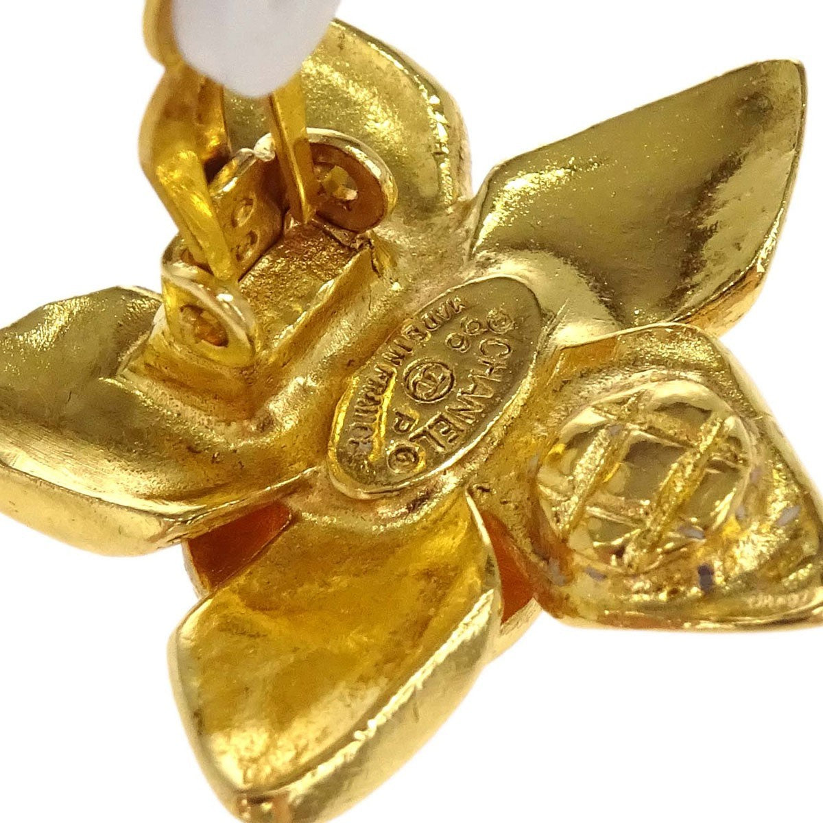 Chanel Vintage Cc Flower Clip-On Textured Metal Gold Gold_Plated Earrings Jewelry (Pre-Owned)