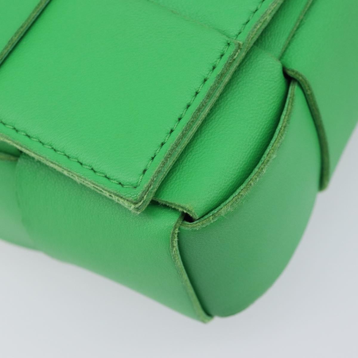Bottega Veneta Cassette Maxi Intrecciato Leather Green Leather Crossbody Bag Bag (Pre-Owned)