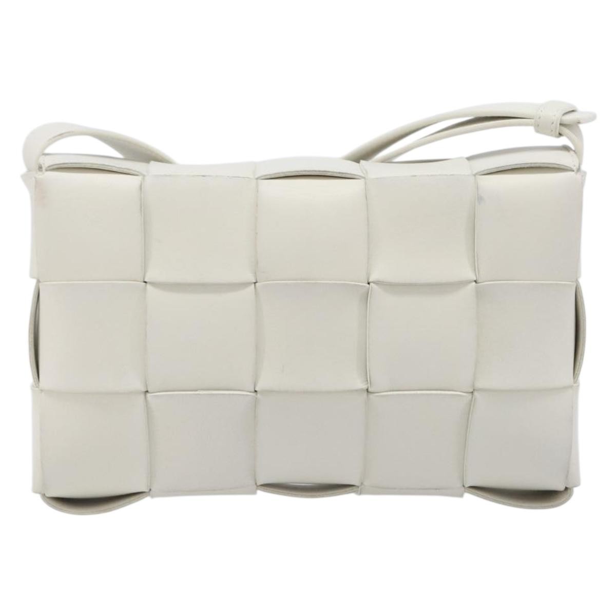 Bottega Veneta Cassette Maxi Intrecciato Leather White Leather Crossbody Bag Bag (Pre-Owned)