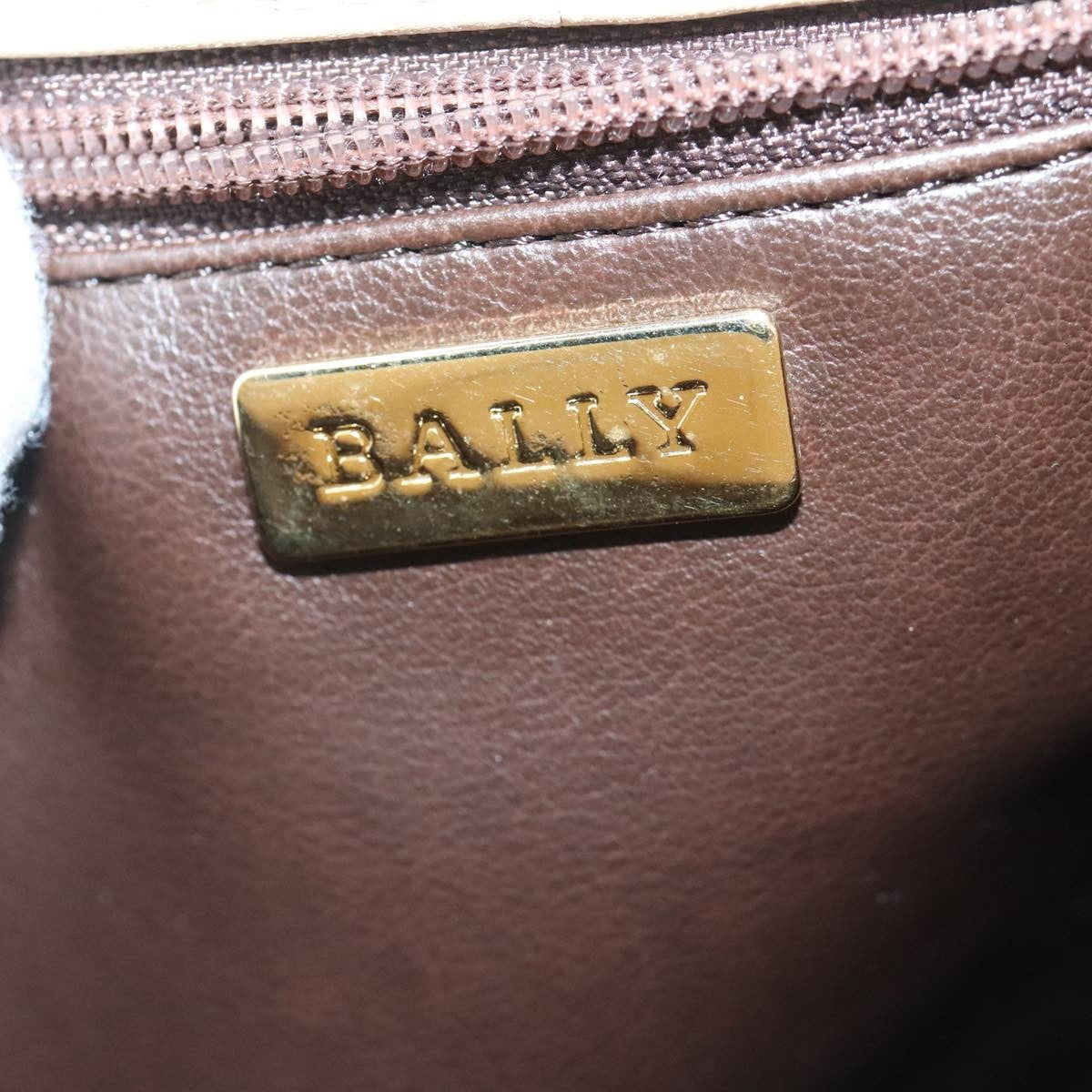 Bally Vintage Quilted Leather Beige Leather Shoulder Bag Bag (Pre-Owned)