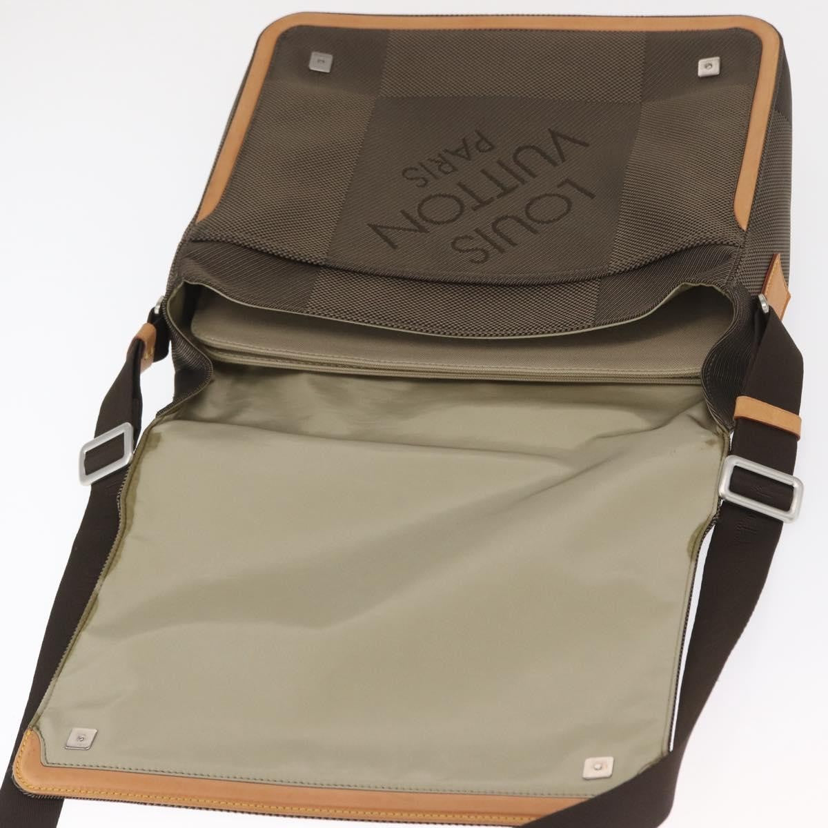 Louis Vuitton Terre Messenger Damier Geant Canvas Brown Canvas Shoulder Bag Bag (Pre-Owned)