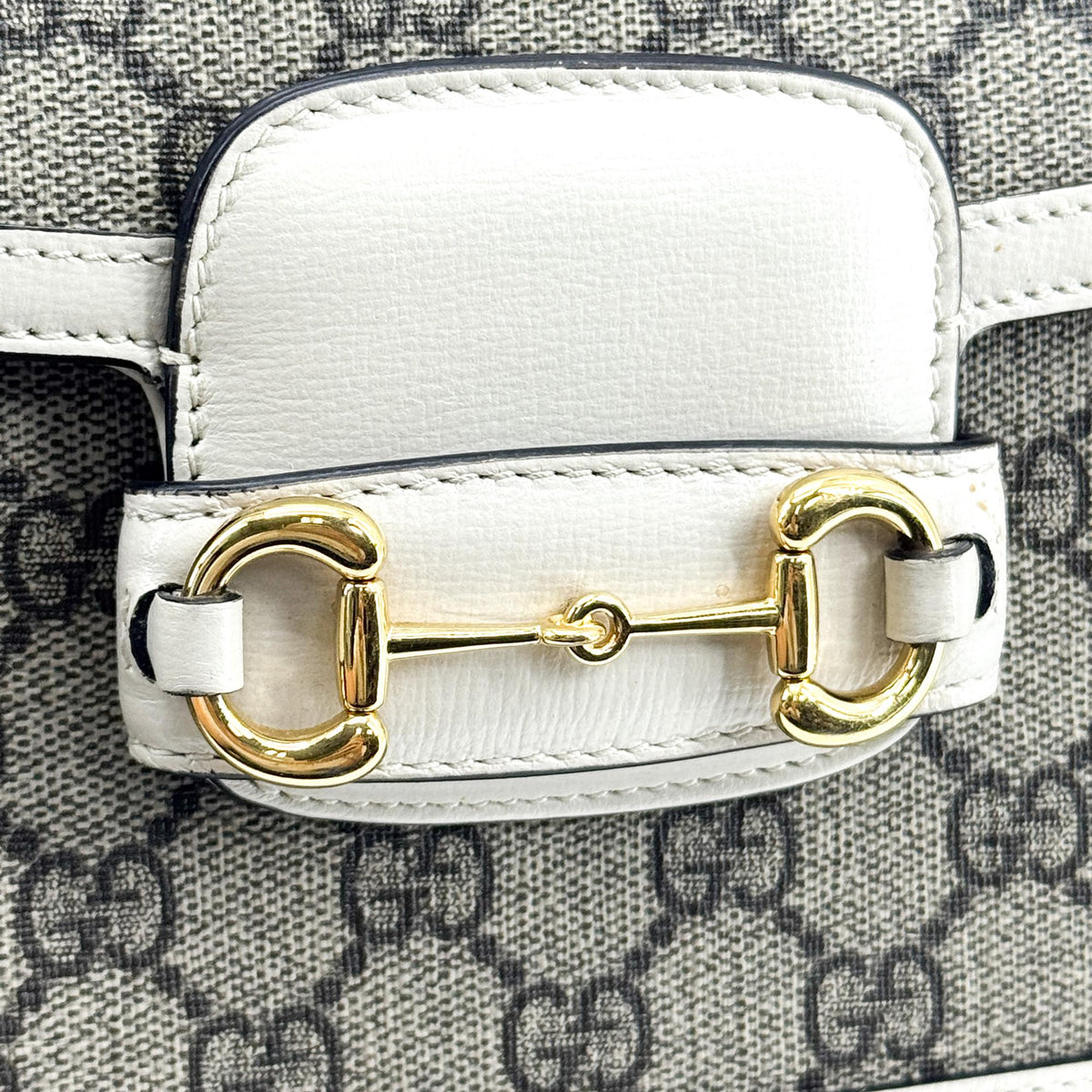 Gucci Horsebit 1955 Gg Coated Canvas With Leather White Canvas Shoulder Bag Bag (Pre-Owned)